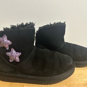 Koolaburra by UGG Kids Suede Mini Boots Koola Star